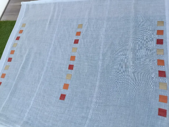 Cortina de comedor blanca con detalles