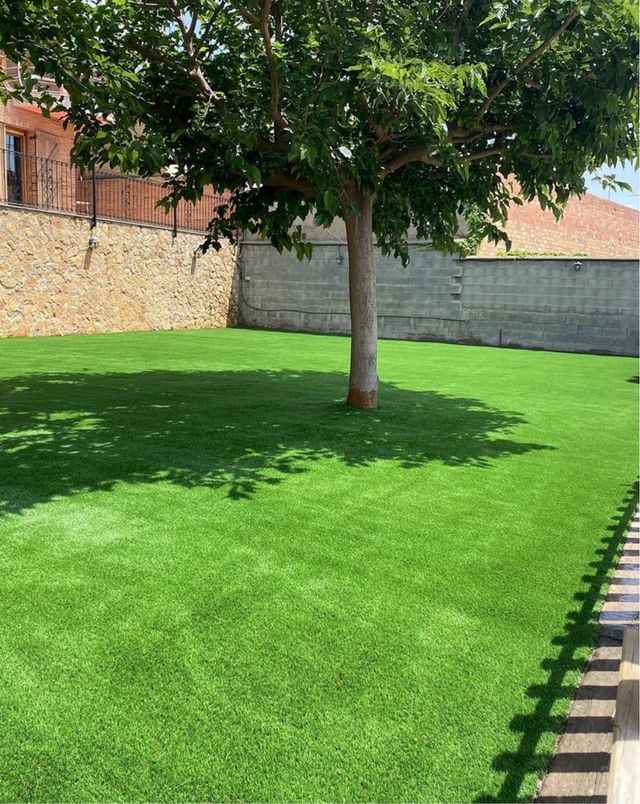 Césped artificial verde