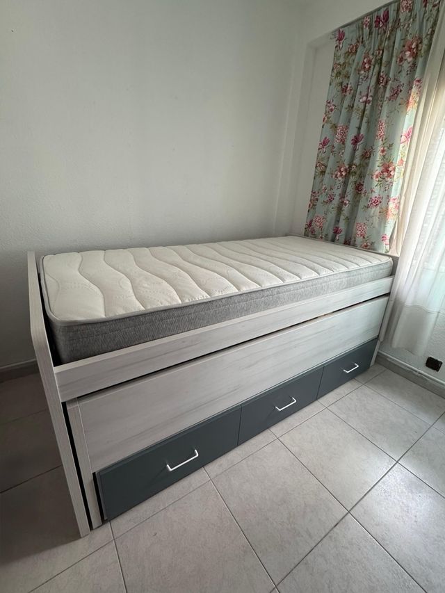 Letto a castello con cassetti grigio e bianco
