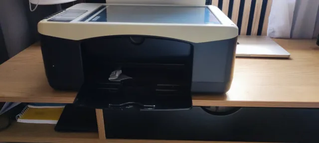 Impresora HP Beige y Negra