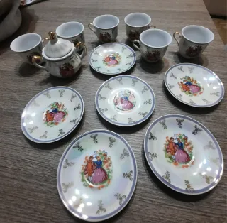 Servizio porcellana con decori dorati