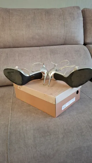 Sandalias plateadas con pedrería