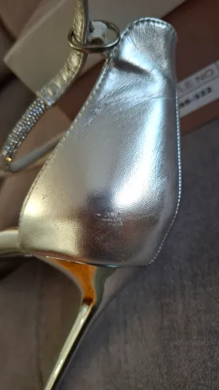 Sandalias plateadas con pedrería