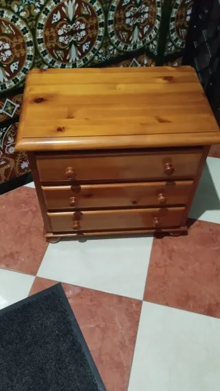 Mesita de noche provenzal de madera