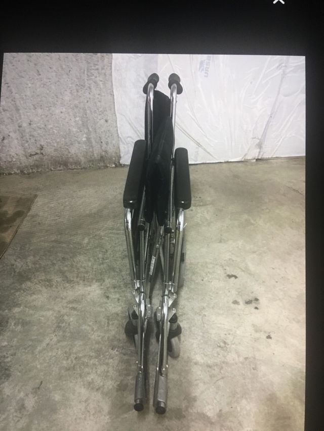 Cadeira de rodas dobrável