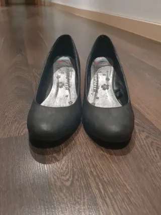 Zapatos de salón negros tacón