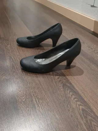 Zapatos de salón negros tacón