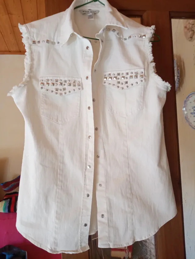 Chaleco Mango Jeans blanco tachuelas