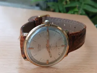 Reloj Titan De Luxe Mecánico
