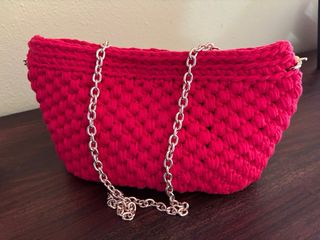 Borsetta uncinetto rossa con catena oro