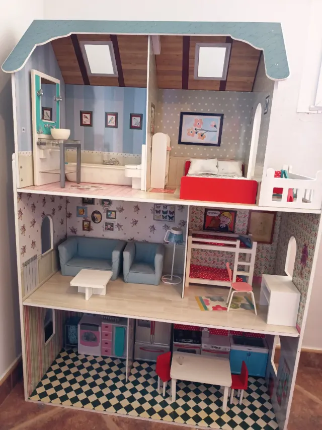 Casa de muñecas de madera