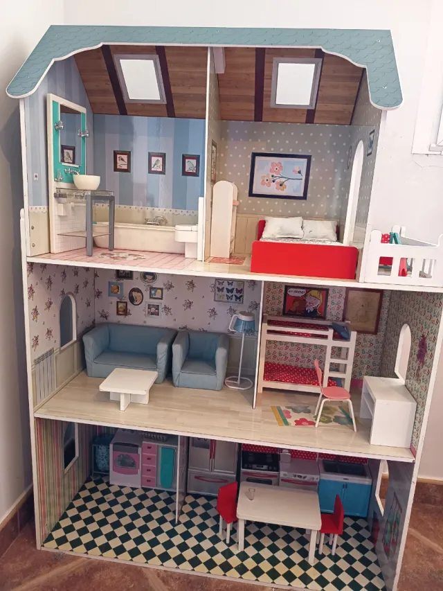 Casa de muñecas de madera
