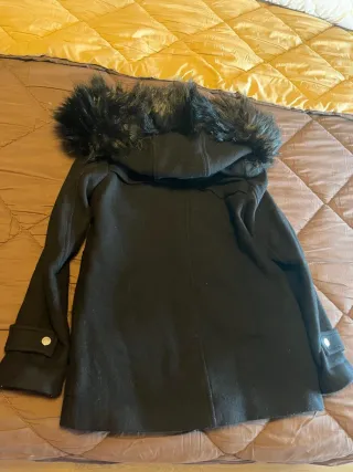 Cazadora Zara con capucha de pelo Es talla m niña