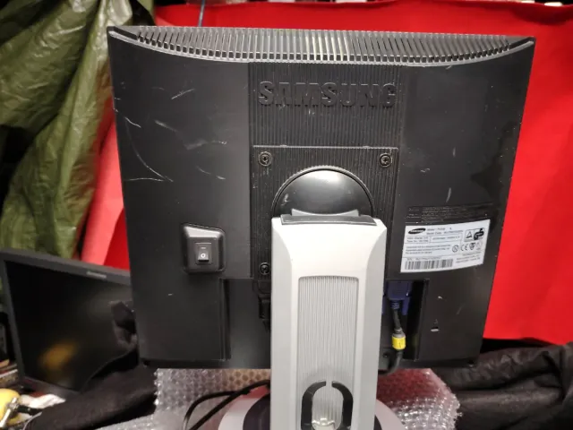 Monitor Samsung Syncmaster 710TM