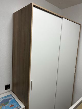 Armadio con 2 ante scorrevoli
