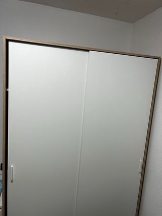 Armadio con 2 ante scorrevoli