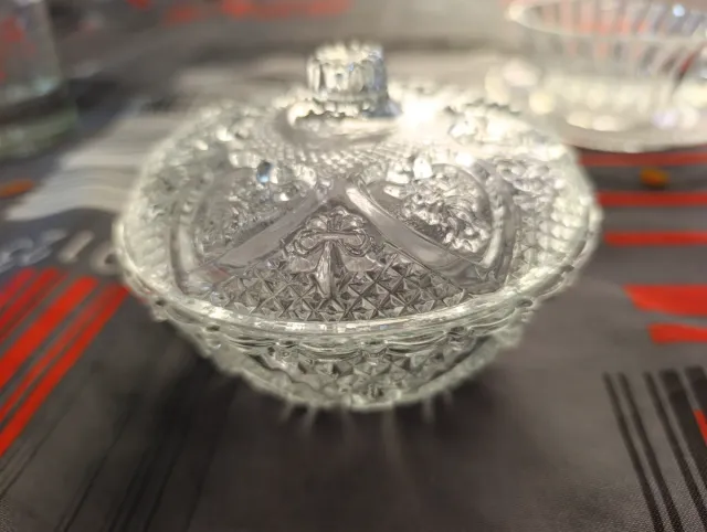 Bol y plato de cristal con bombonera