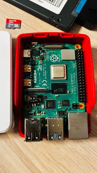 Raspberry Pi 4 4GB + SSD + MicroSD