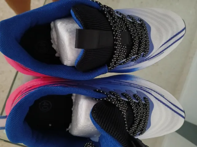 Tenis deportivos degradado azul, rosa y blanco