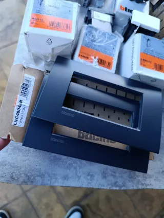 Lotto interruttori e componenti Bticino