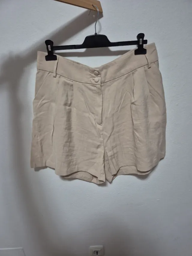 Pantalón corto beige
