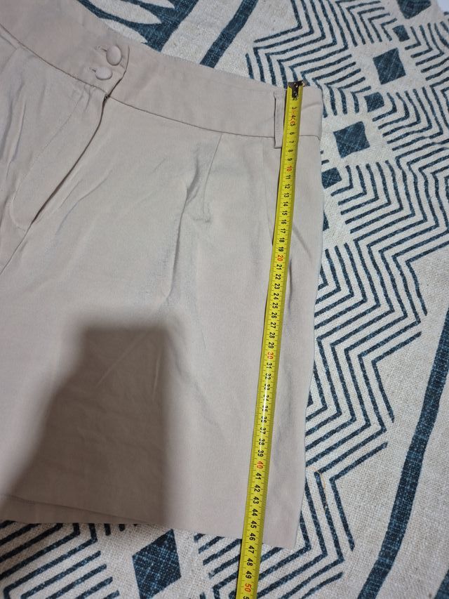 Pantalón corto beige