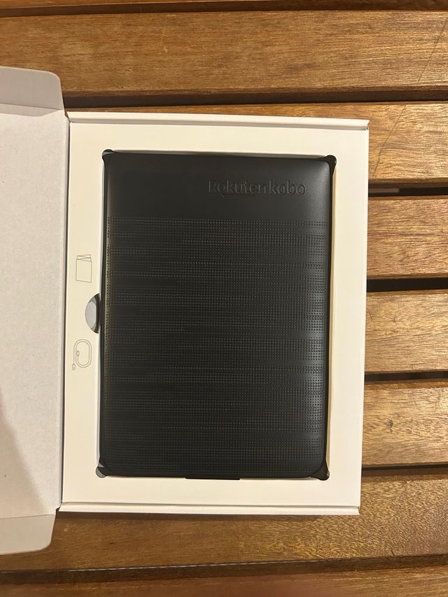 Kobo Clara HD com caixa e capa