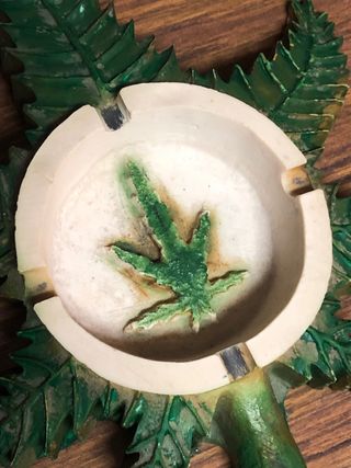 Cenicero Hoja Marihuana