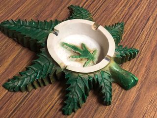 Cenicero Hoja Marihuana