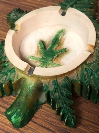 Cenicero Hoja Marihuana