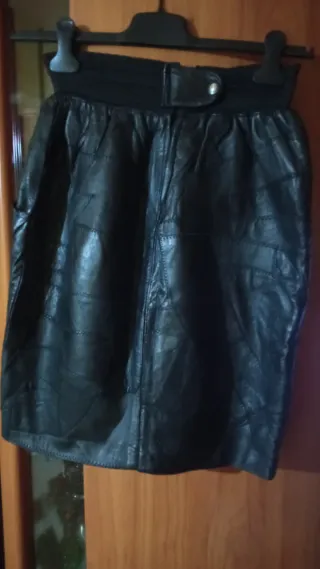 Falda de piel negra Talla 42