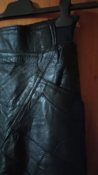 Falda de piel negra Talla 42