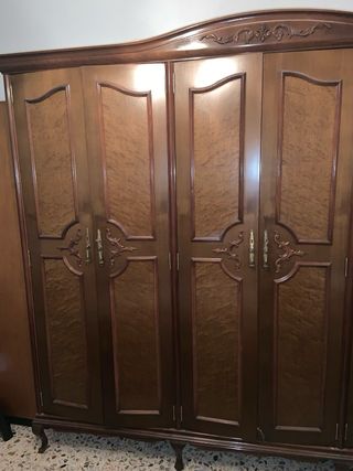 Armario de madera 4 puertas. Drmitorio