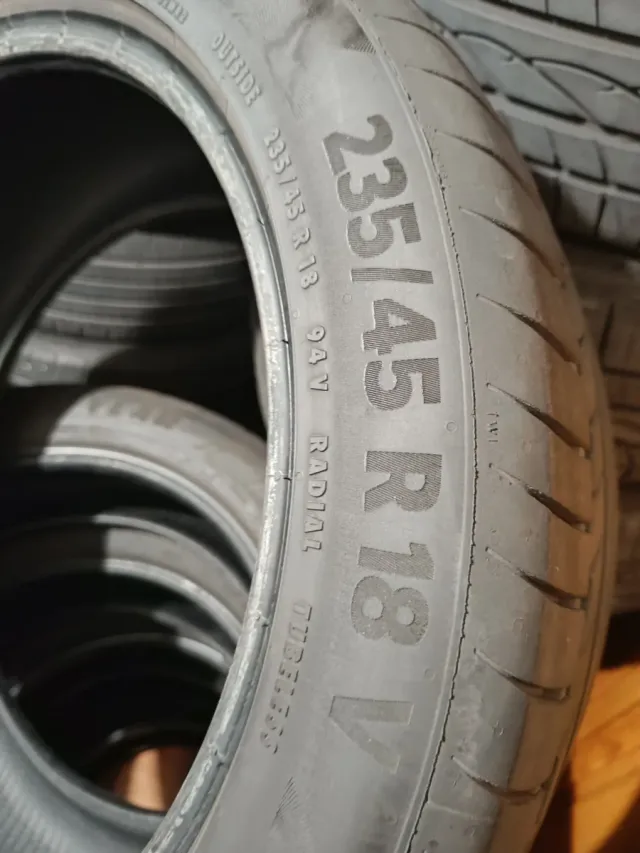 Continental 235/45 R18 94V Neumático
