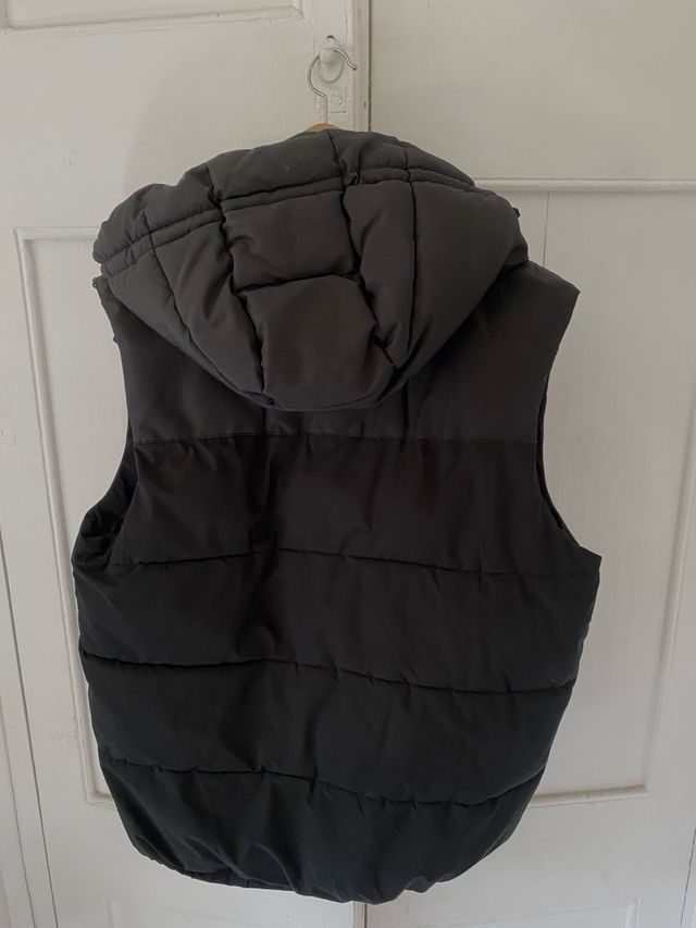 Chaleco acolchado Zara con capucha