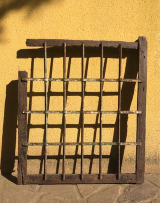 Reja antigua de hierro forjado