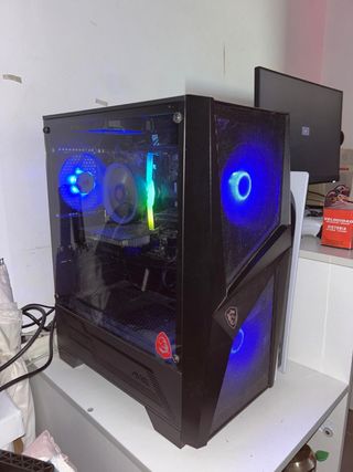 PC Gaming MSI con luces LED