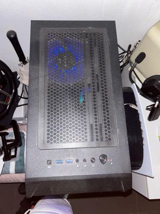 PC Gaming MSI con luces LED