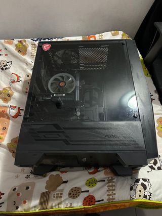 PC Gaming MSI con luces LED