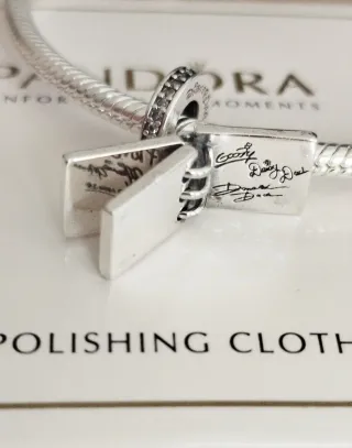 Charm Colgante Libreta de Firmas Personajes Disney