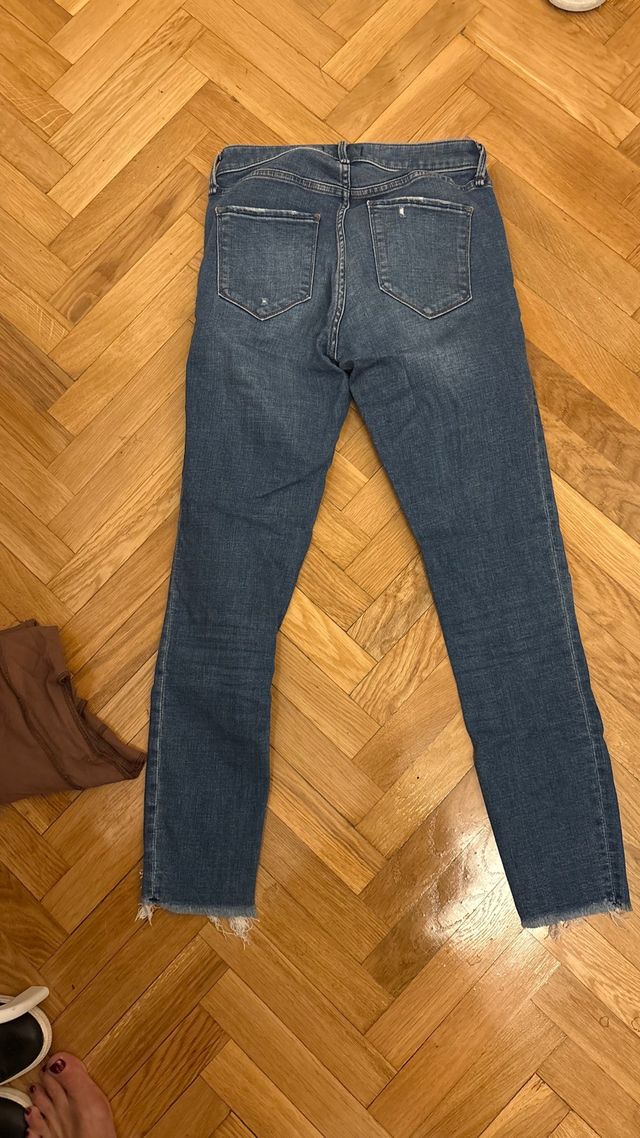 Vaqueros azules desgastados elasticidad