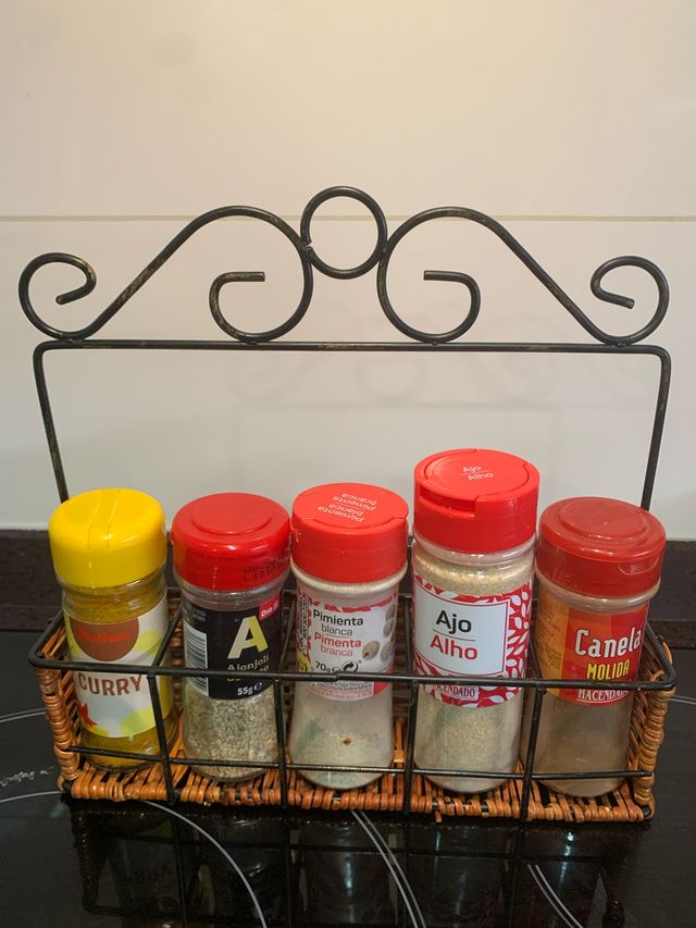 Especiero de forja y mimbre para 5 botes