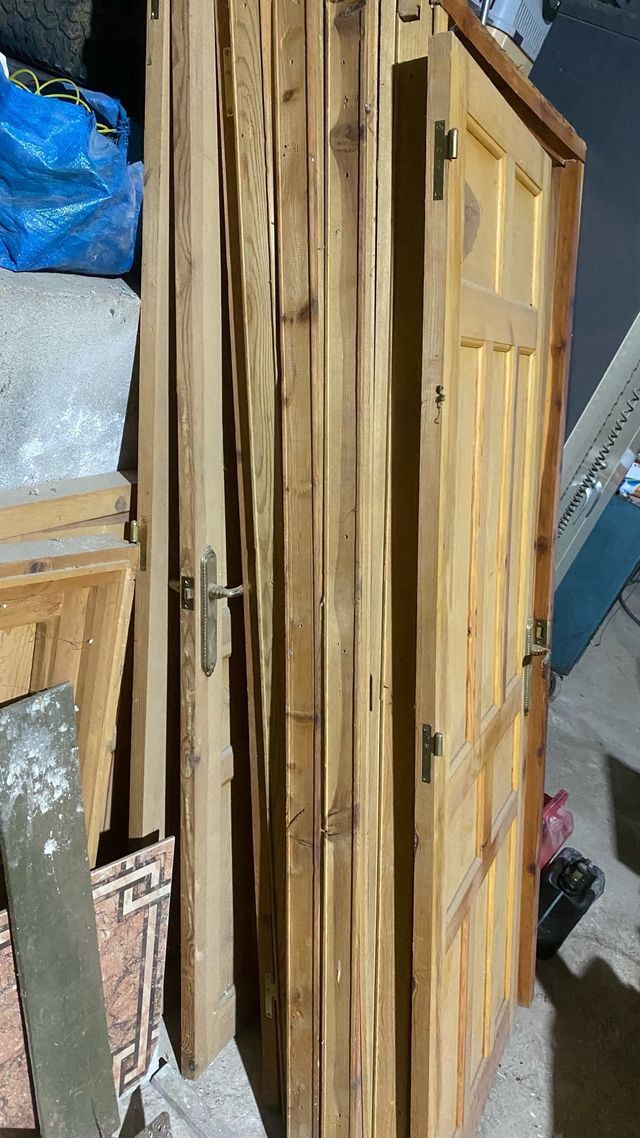 Puertas de madera con cercos como nuevas 1,94x71