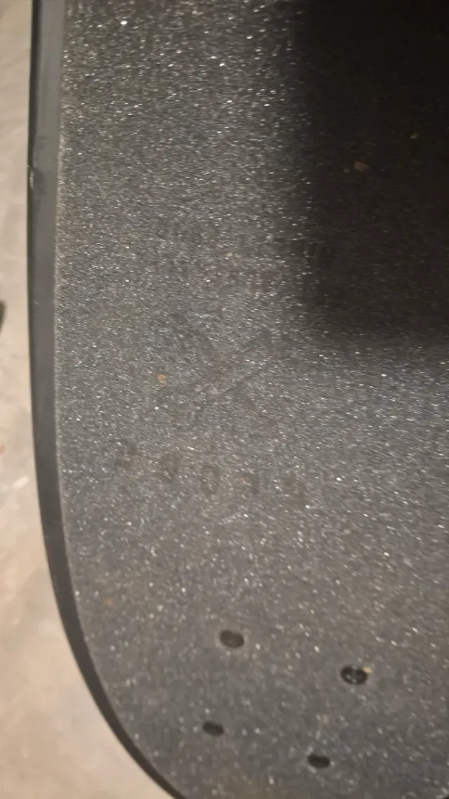 Skate cruiser Globe Negro con Diseño Serpiente