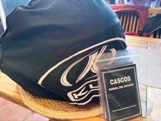 Casco blanco con funda