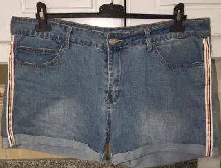 Pantalón corto vaquero con listas