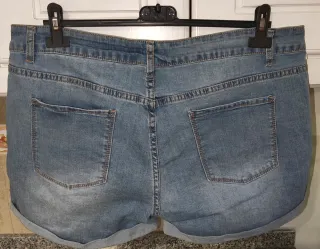 Pantalón corto vaquero con listas