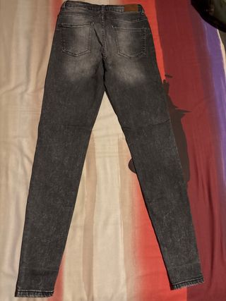 Pantalón vaquero negro moderno desgastado talla 36