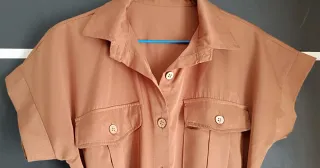 Vestido camisero beige con cinturón