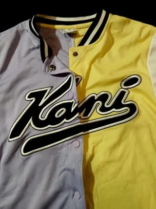 Camiseta Karl Kani Talla XS Morado/Amarillo.